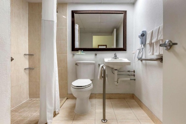 Quality Inn & Suites Vestal Binghamton Near University image 9